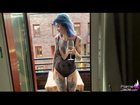 ❤️ Te kotiro tino nui e ngotea ana me te karepe me te whana i raro i te rangi tuwhera ️❌ Karekau Kounga i a matou ﹏